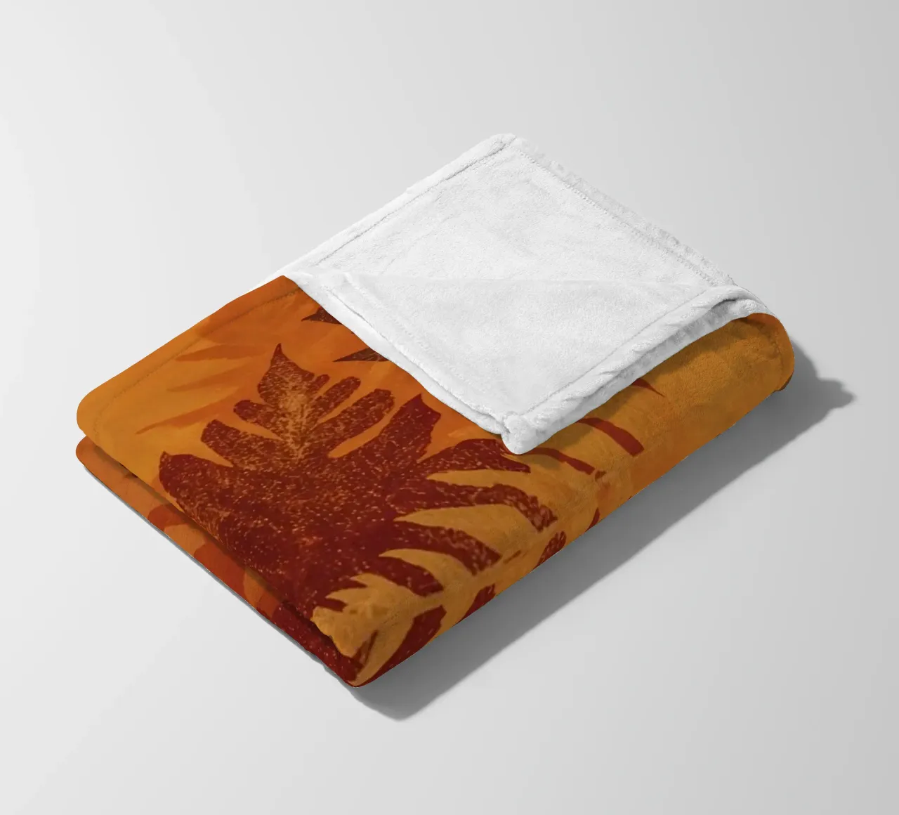 Sagome di foglie sovrapposte in colori autunnali coperta in pile da DesignDoodle