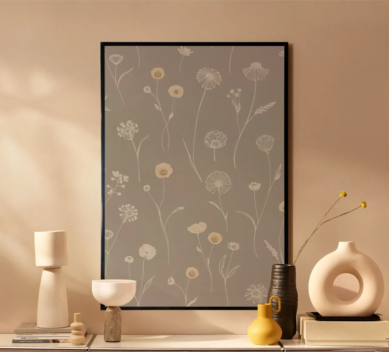 Bloemenpatroon met grijze achtergrond en witte bloemen poster met aluminium frame van DesignDoodle