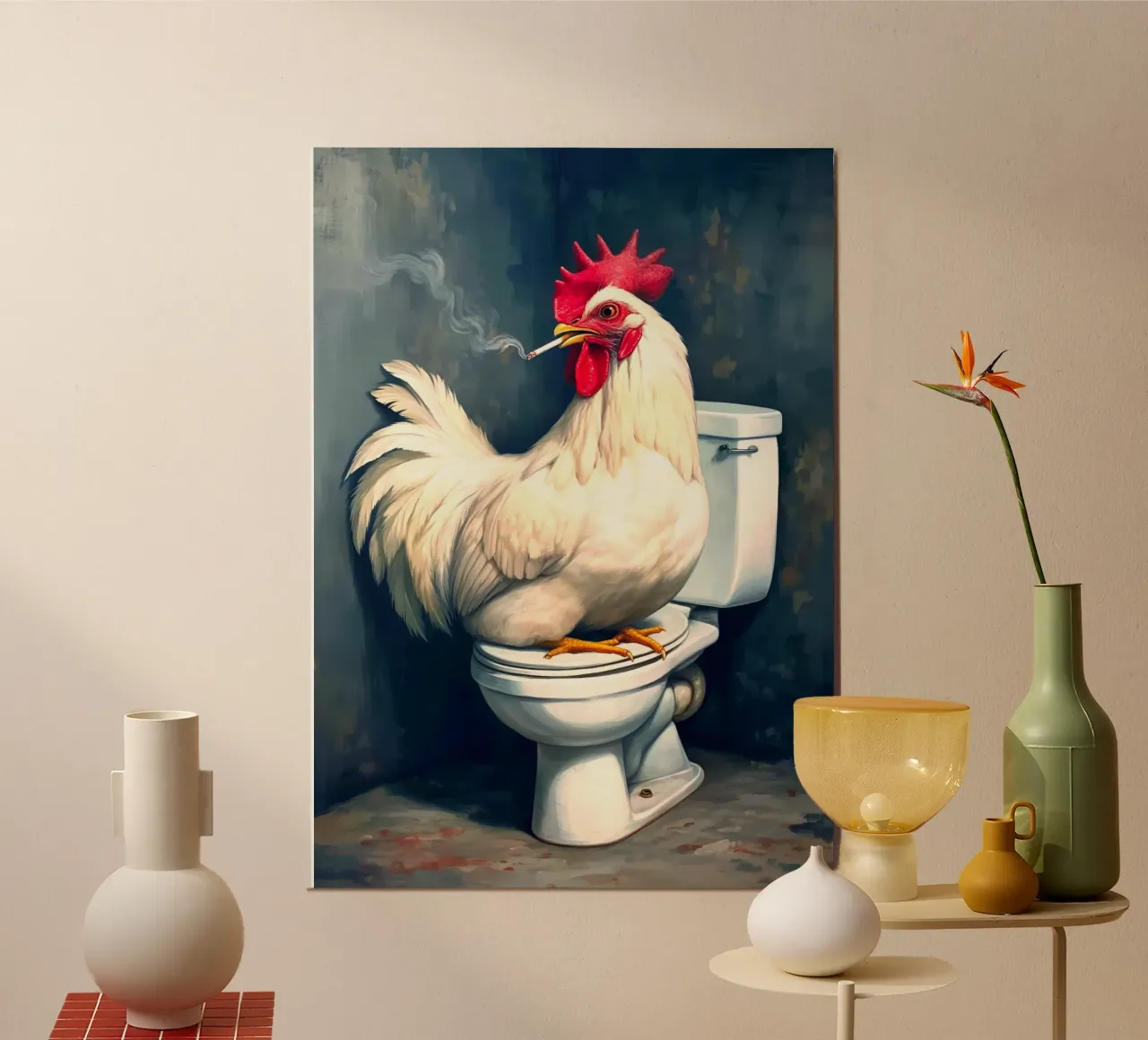 Pollo che fuma sul water poster con telaio in legno da Fleur de Lys