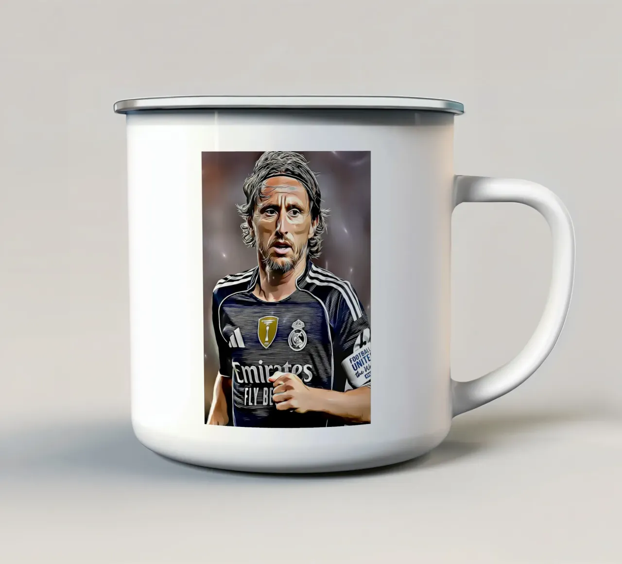 Luka Modrić guida il Real Madrid in campo tazza in smalto da dark eagle