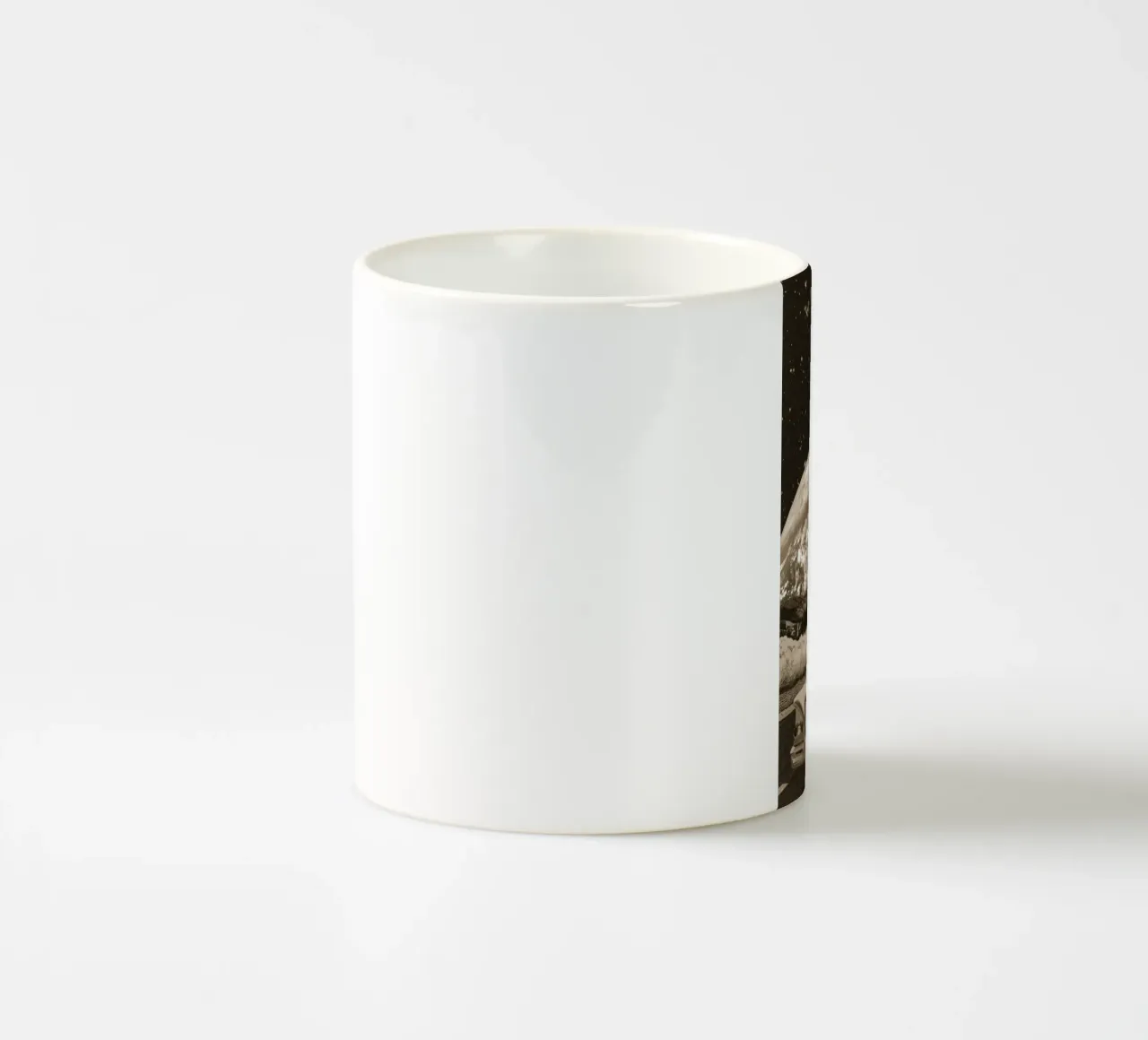 Note perse in un bar solitario tazza in ceramica da piareto