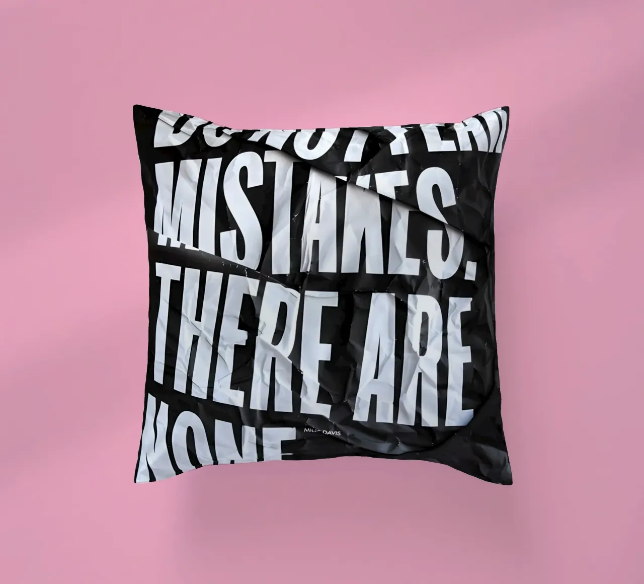 DO NOT FEAR MISTAKES cuscino da Type & Tape