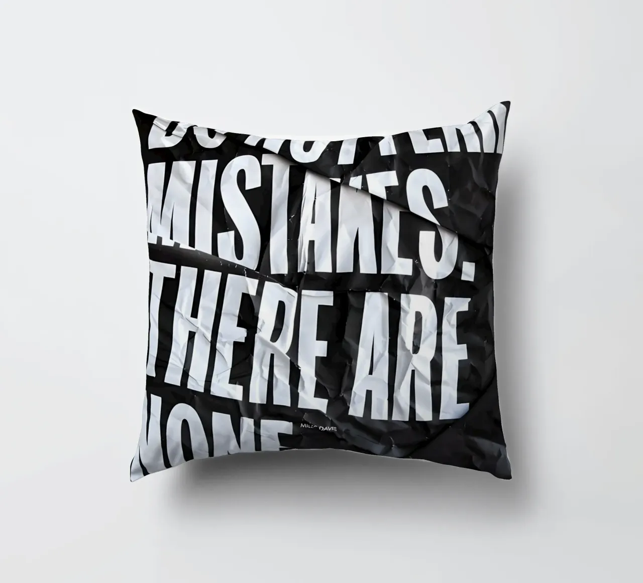 DO NOT FEAR MISTAKES cuscino da Type & Tape