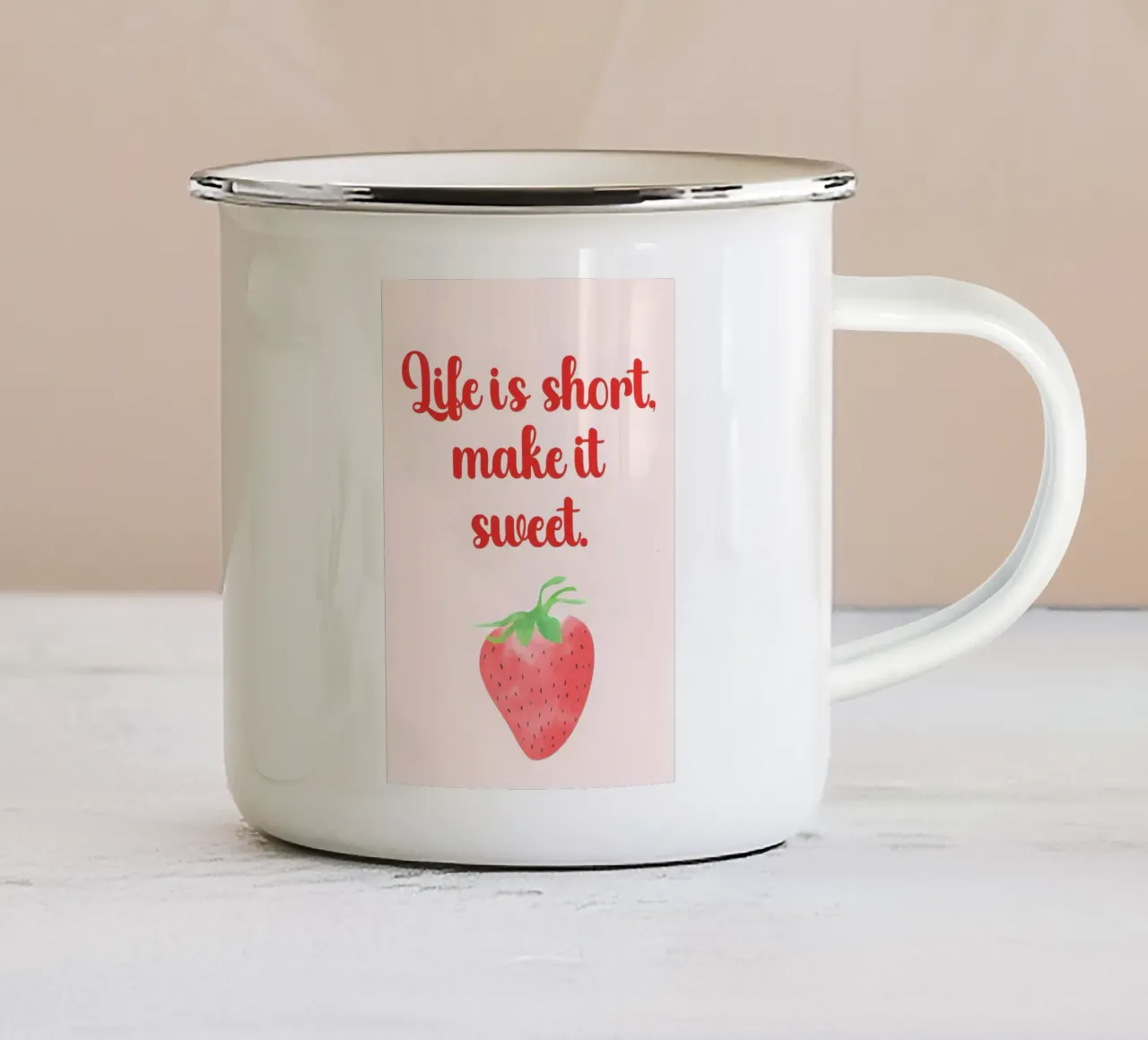 'Life iş short, make it sweet' tazza in smalto da Type & Tape