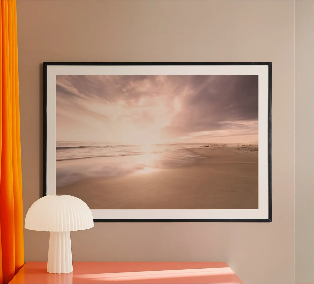 Sunset Beach Scene poster con telaio in legno da Stay Positive Design