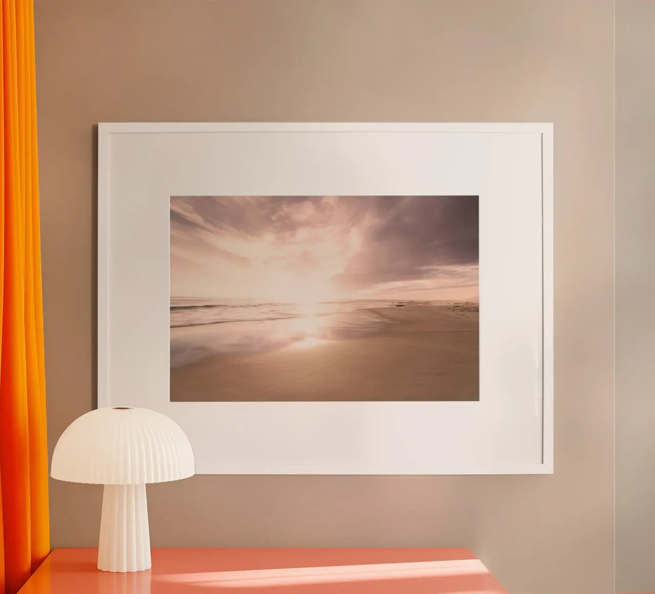 Sunset Beach Scene poster con telaio in legno da Stay Positive Design