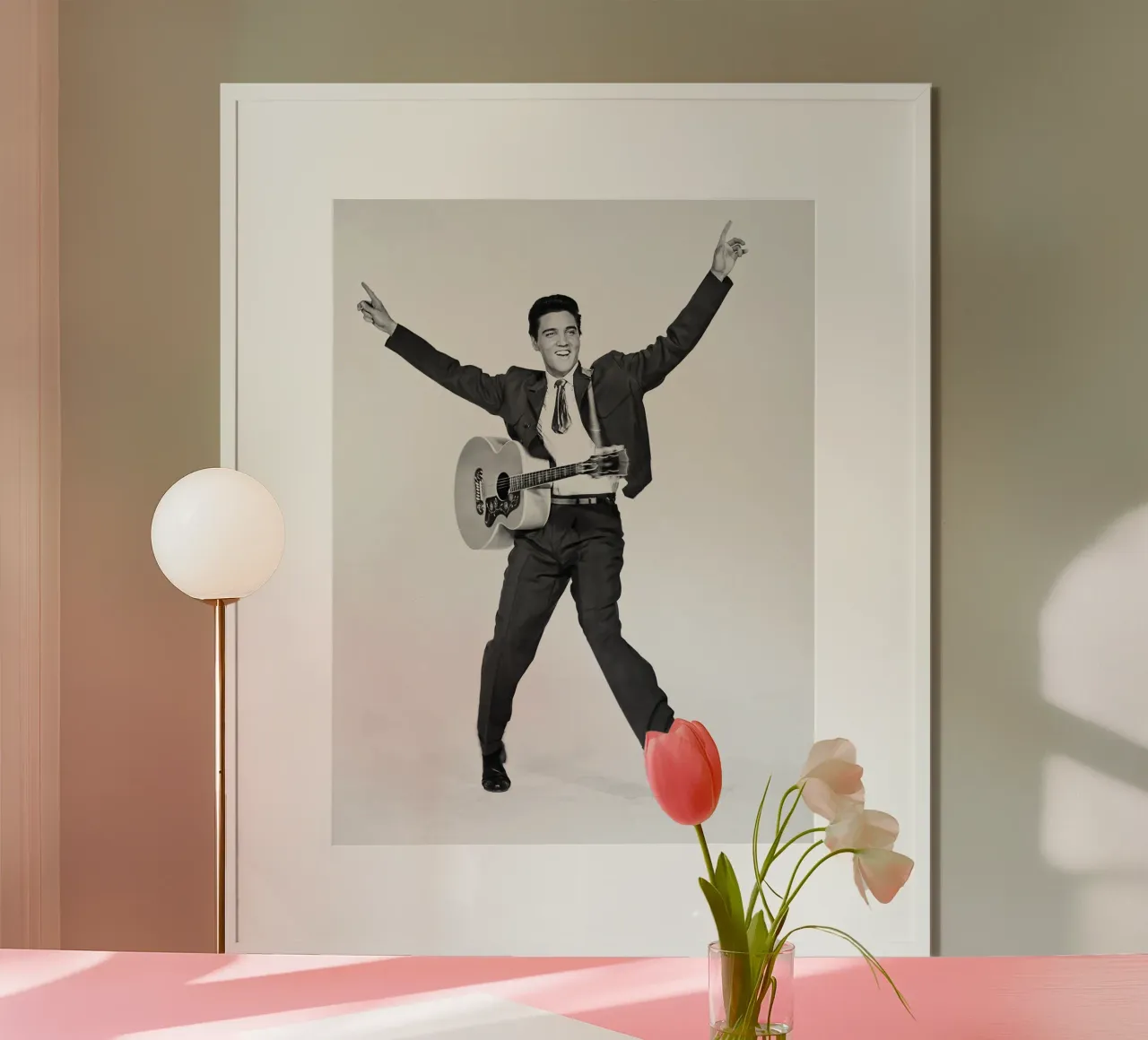 Elvis Presley con la chitarra poster con telaio in plastica da James