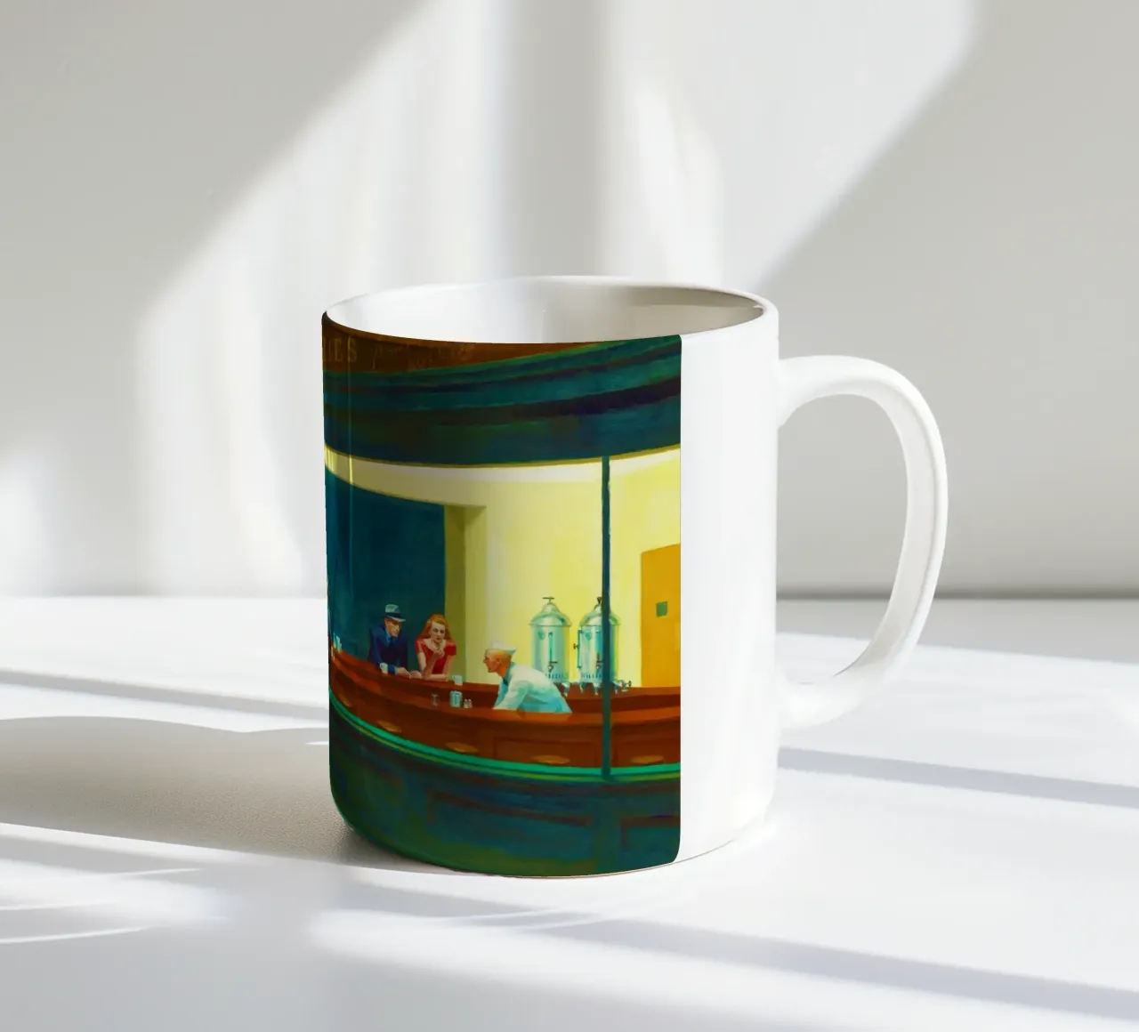 Nighthawks di Edward Hopper. tazza in ceramica da Chérie Prints