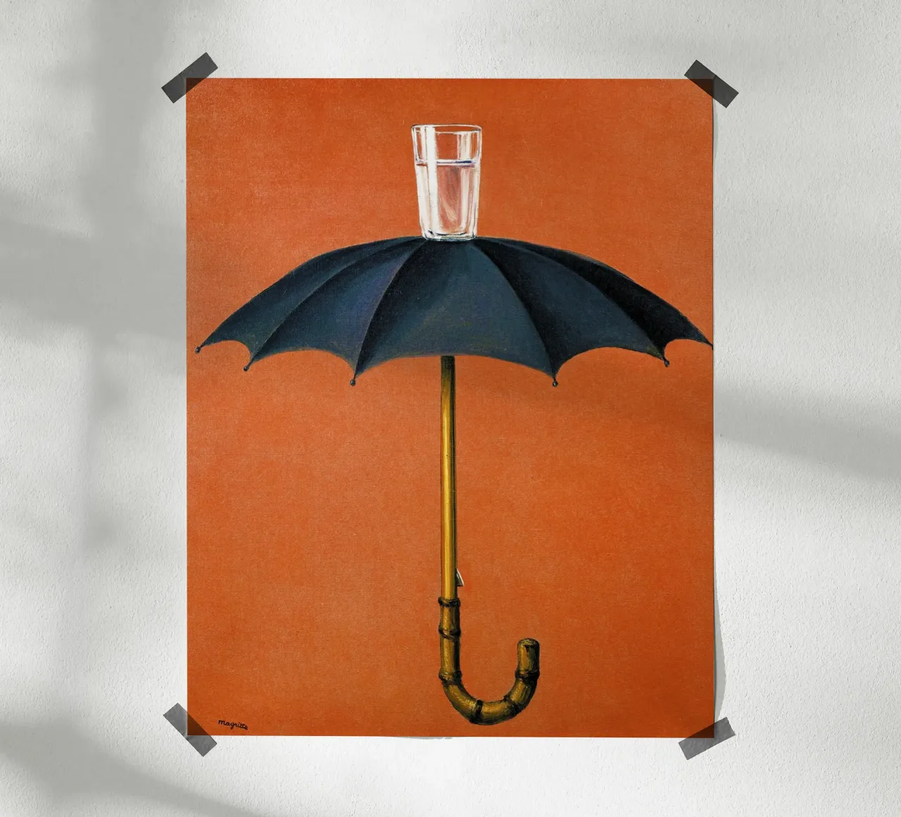 Le vacanze di Hegel di René Magritte poster con telaio in legno da Classic Art Prints