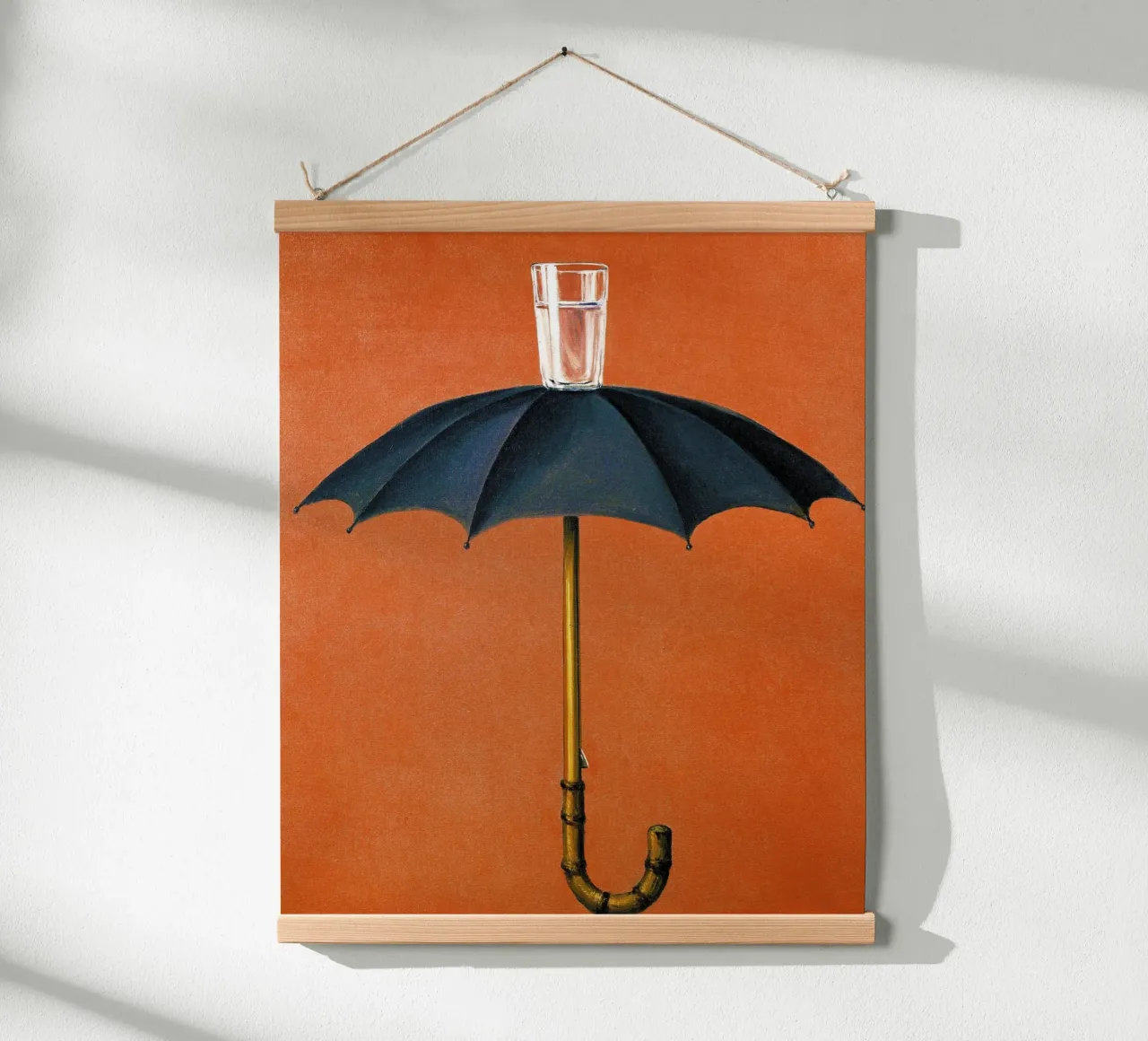 Le vacanze di Hegel di René Magritte poster con telaio in legno da Classic Art Prints