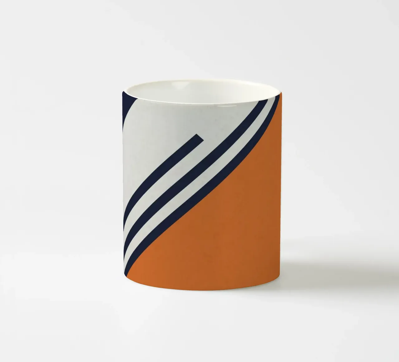Strisce retrò in blu arancione tazza in ceramica da Petra Lang