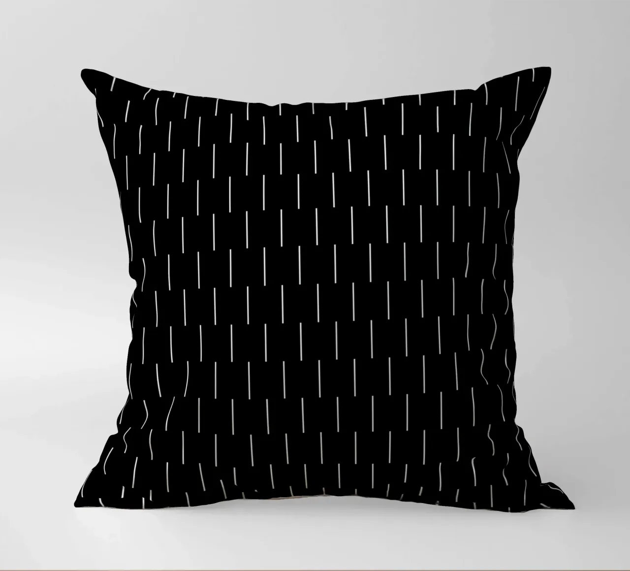 Linee minimaliste scandinave chic | Bianco su nero cuscino da Beauty in Simplicity