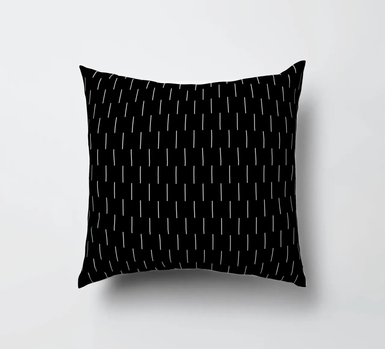 Linee minimaliste scandinave chic | Bianco su nero cuscino da Beauty in Simplicity