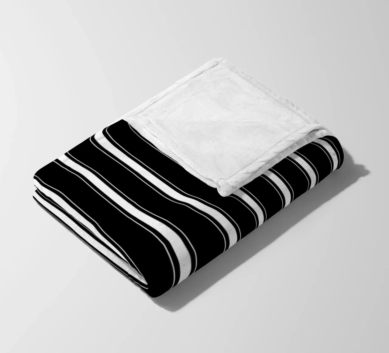 Minimal Classic Farmhouse Strisce miste | Bianco su nero coperta in pile da Beauty in Simplicity