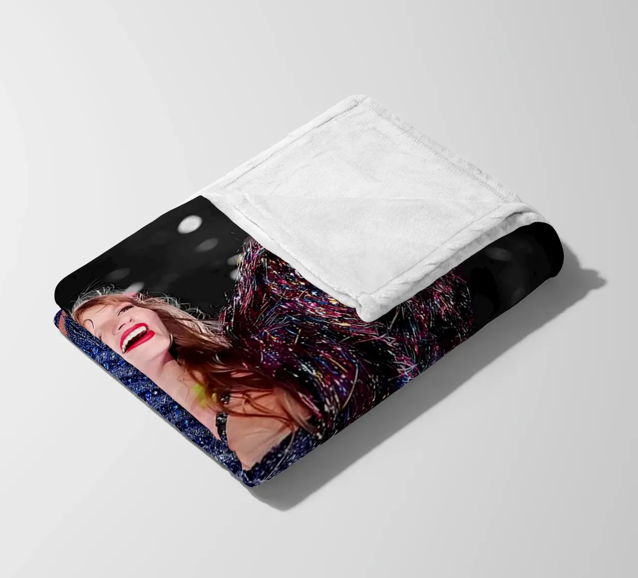 La bellezza di Taylor Swift coperta in pile da shiners