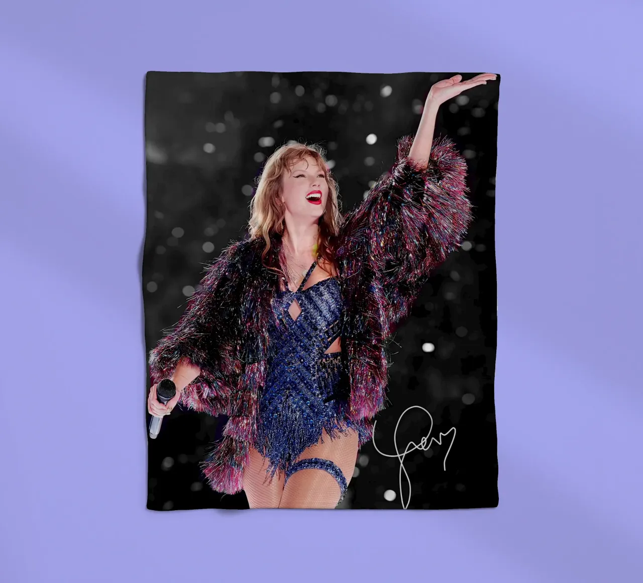 La bellezza di Taylor Swift coperta in pile da shiners