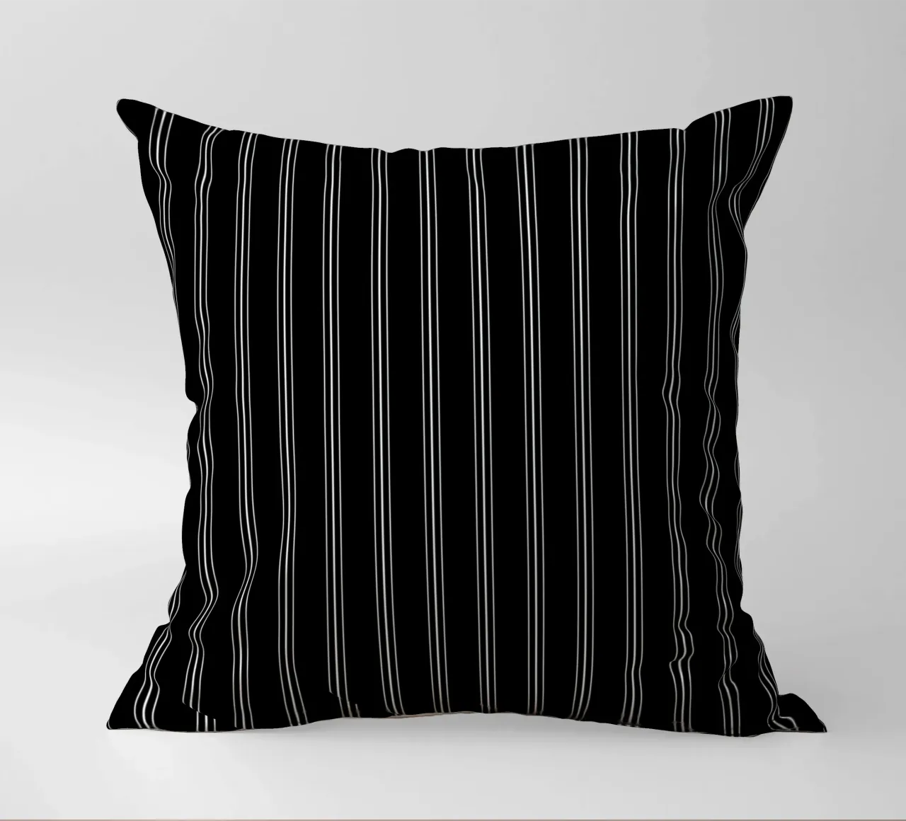 Minimal Classic Scandinavian Mixed Stripes | White on Black cuscino da Beauty in Simplicity