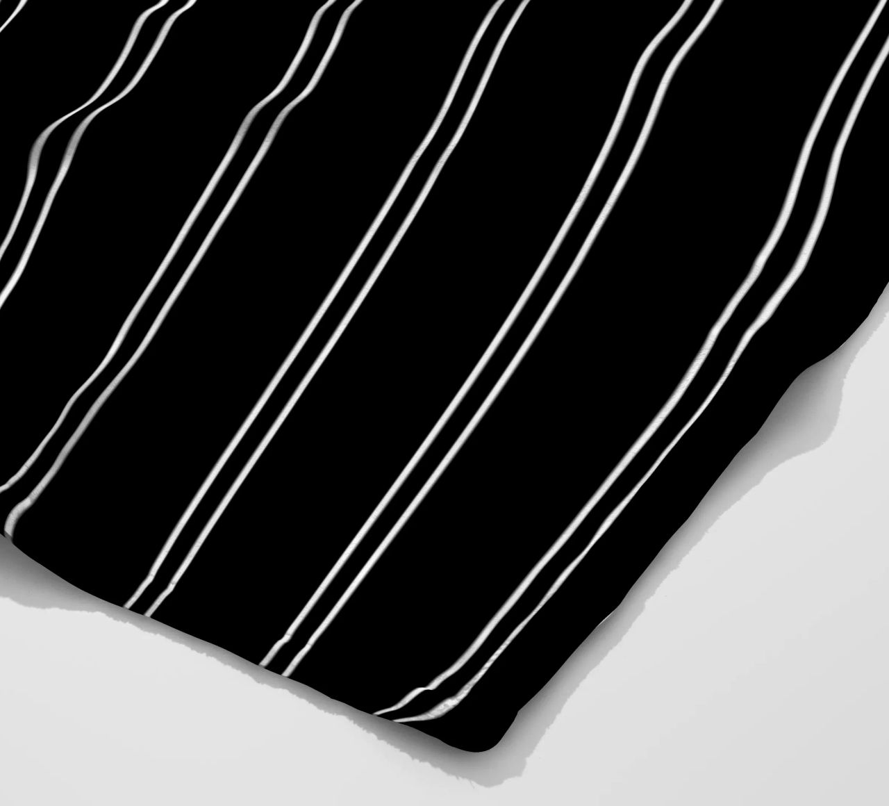 Minimal Basic Classic Doppie strisce bianche su nero coperta in pile da Beauty in Simplicity
