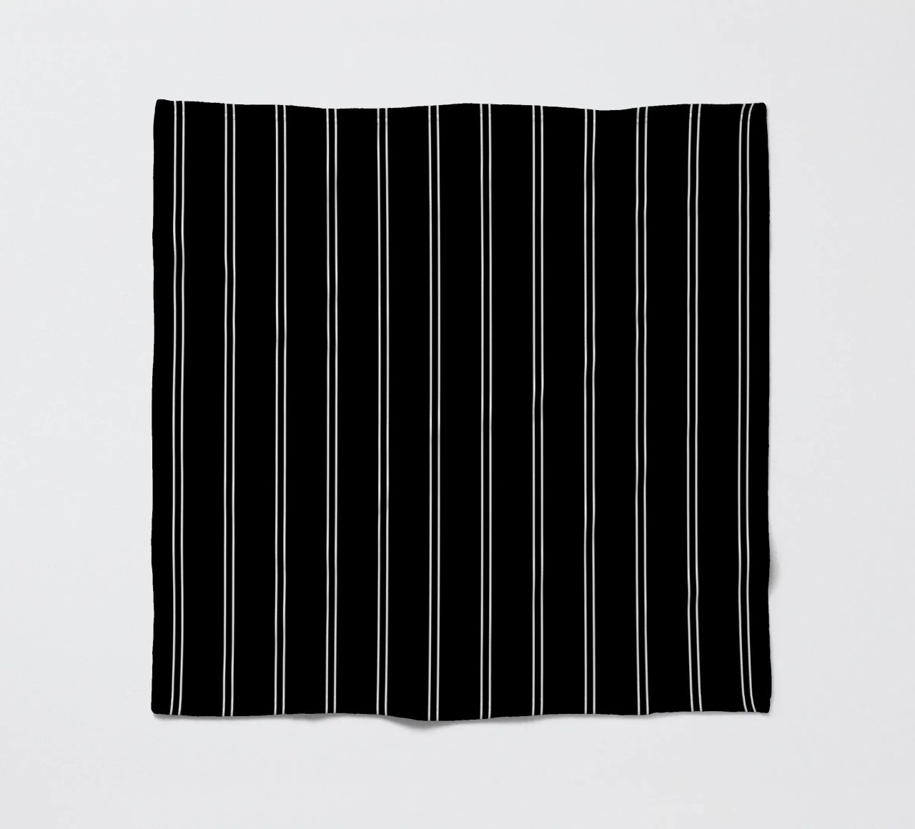 Minimal Basic Classic Doppie strisce bianche su nero coperta in pile da Beauty in Simplicity