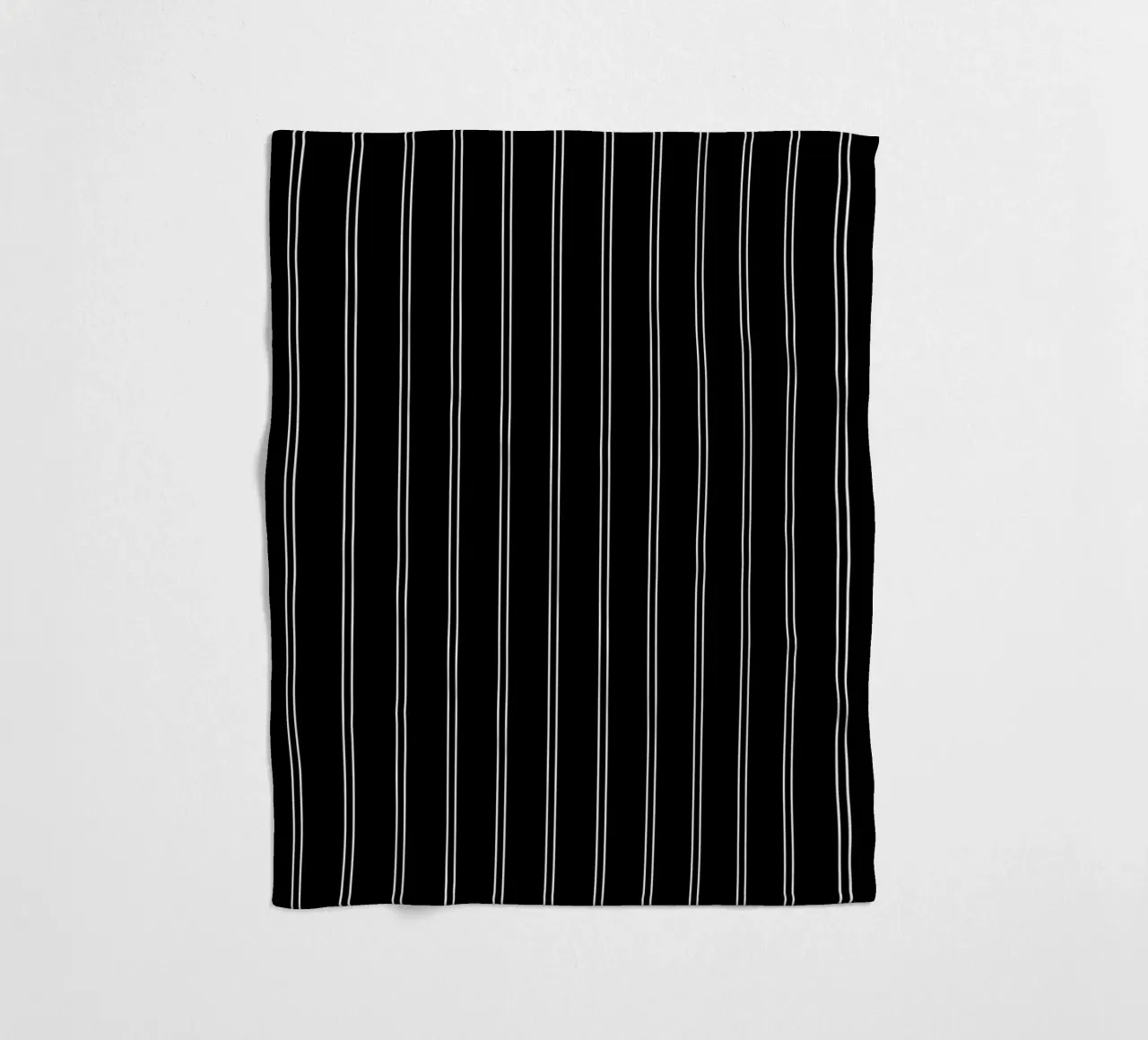 Minimal Basic Classic Doppie strisce bianche su nero coperta in pile da Beauty in Simplicity