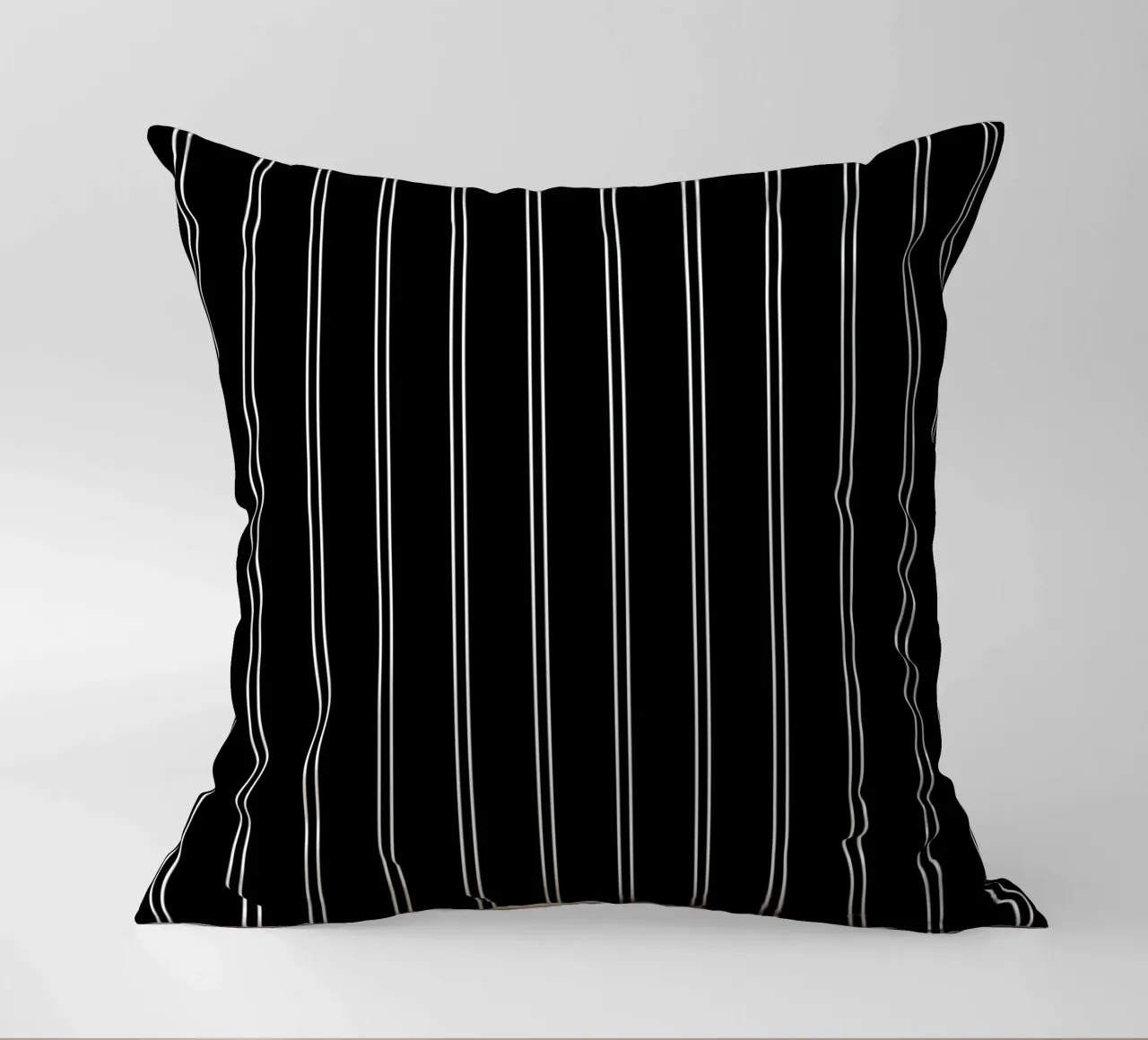 Minimal Basic Classic Double Stripes | Weiß auf Schwarz Kissen von Beauty in Simplicity