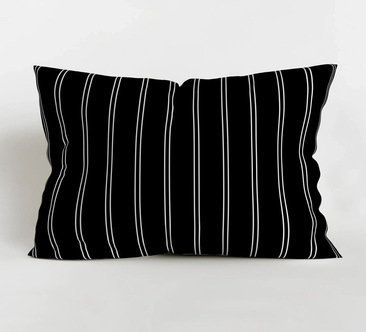 Minimal Basic Classic Doppie strisce bianche su nero cuscino da Beauty in Simplicity