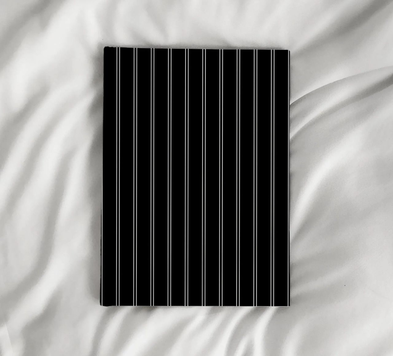 Minimal Basic Classic Doppie strisce bianche su nero diario da Beauty in Simplicity