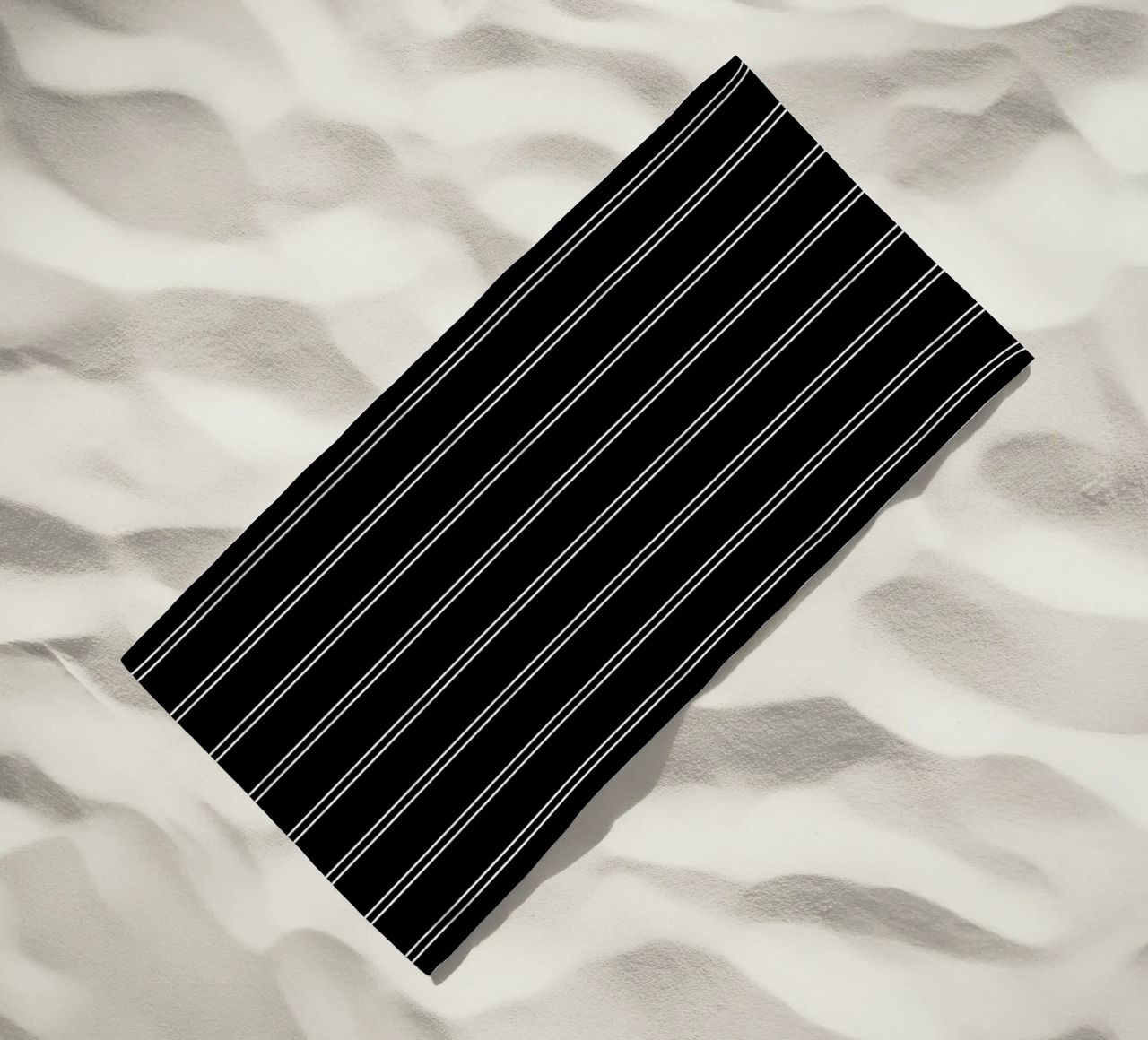 Minimal Basic Classic Doppie strisce bianche su nero telo mare da Beauty in Simplicity