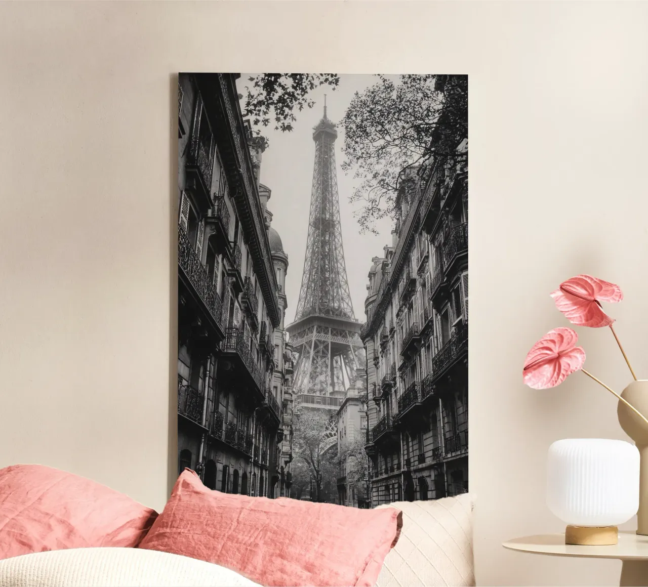La strada all'ombra della Torre Eiffel tela con Cornice a cassetta da M-Ulrich-Digital Art