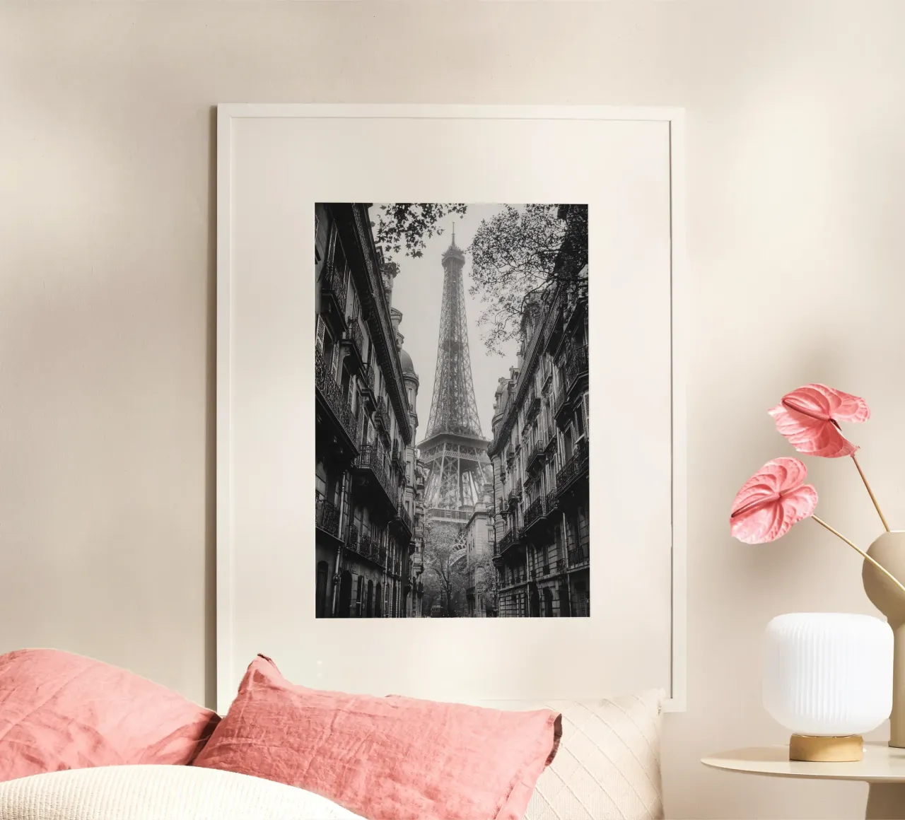La strada all'ombra della Torre Eiffel poster con telaio in alluminio da M-Ulrich-Digital Art