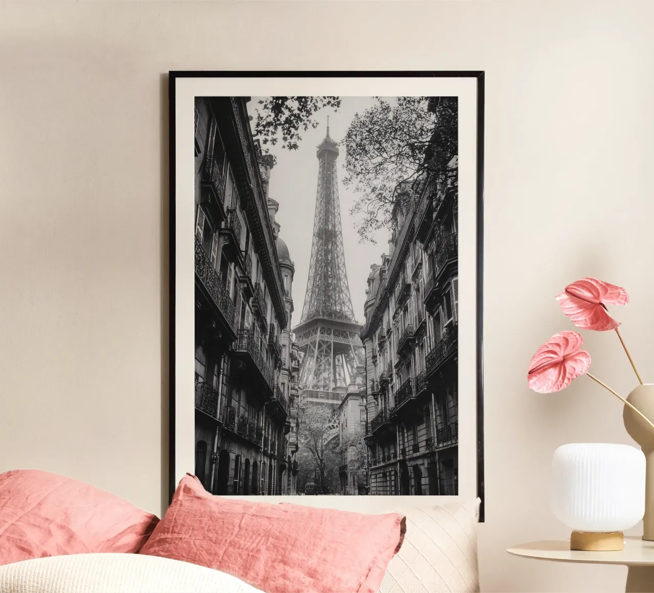La strada all'ombra della Torre Eiffel poster con telaio in alluminio da M-Ulrich-Digital Art