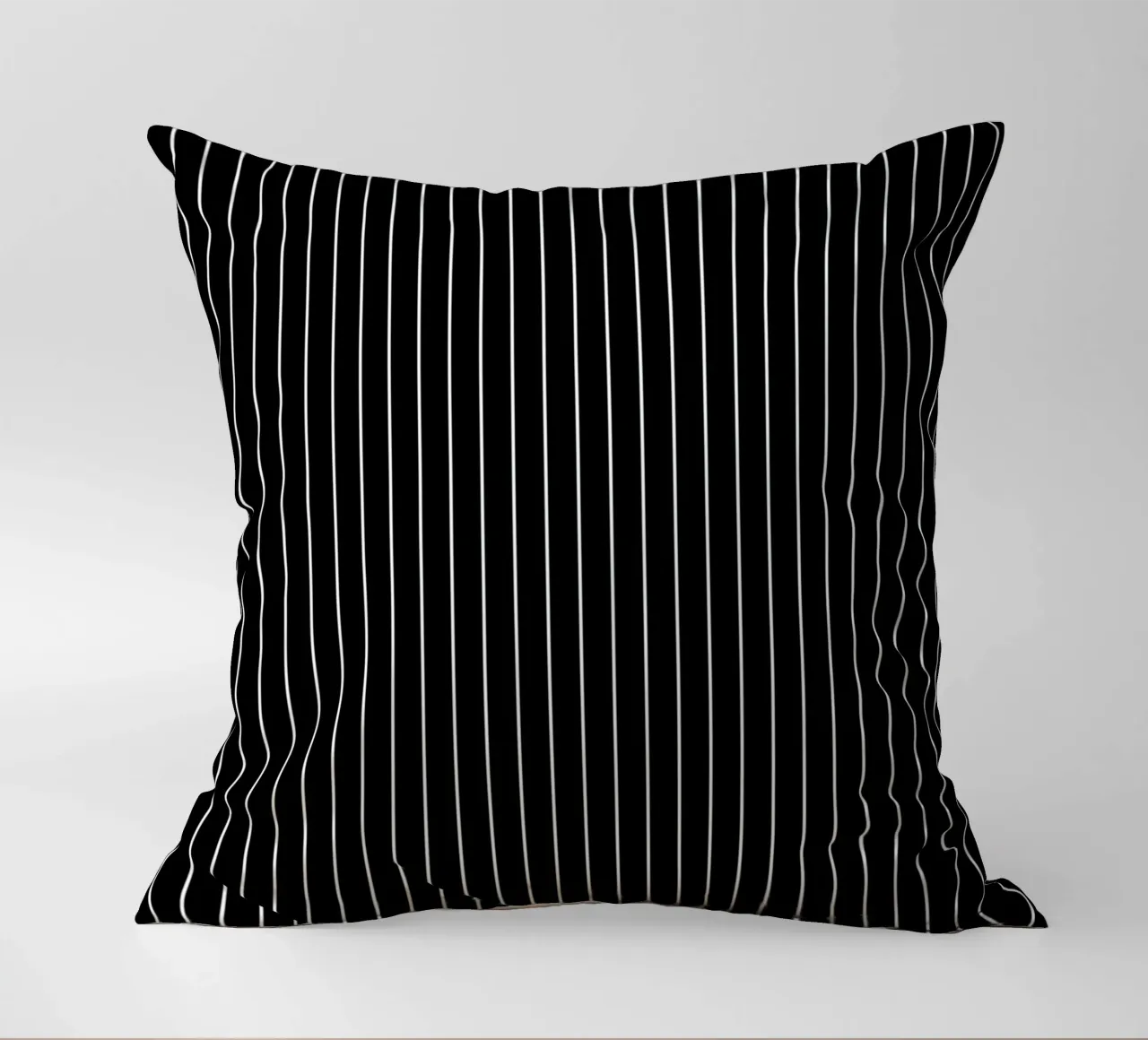 Minimal Basic Classic Pinstripe | Bianco su nero cuscino da Beauty in Simplicity