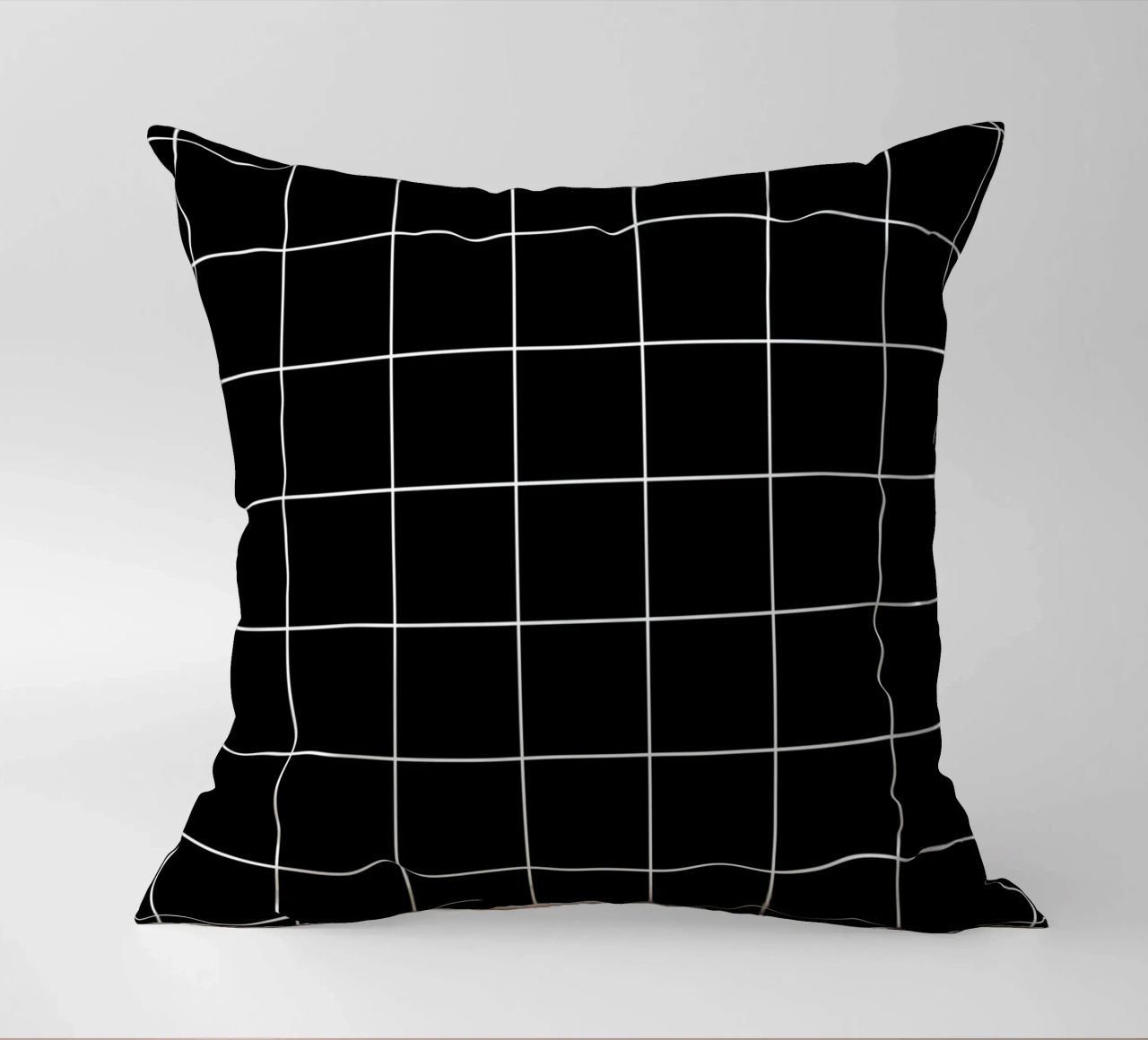 Minimal Basic Classic Grande Griglia | Bianco su nero cuscino da Beauty in Simplicity