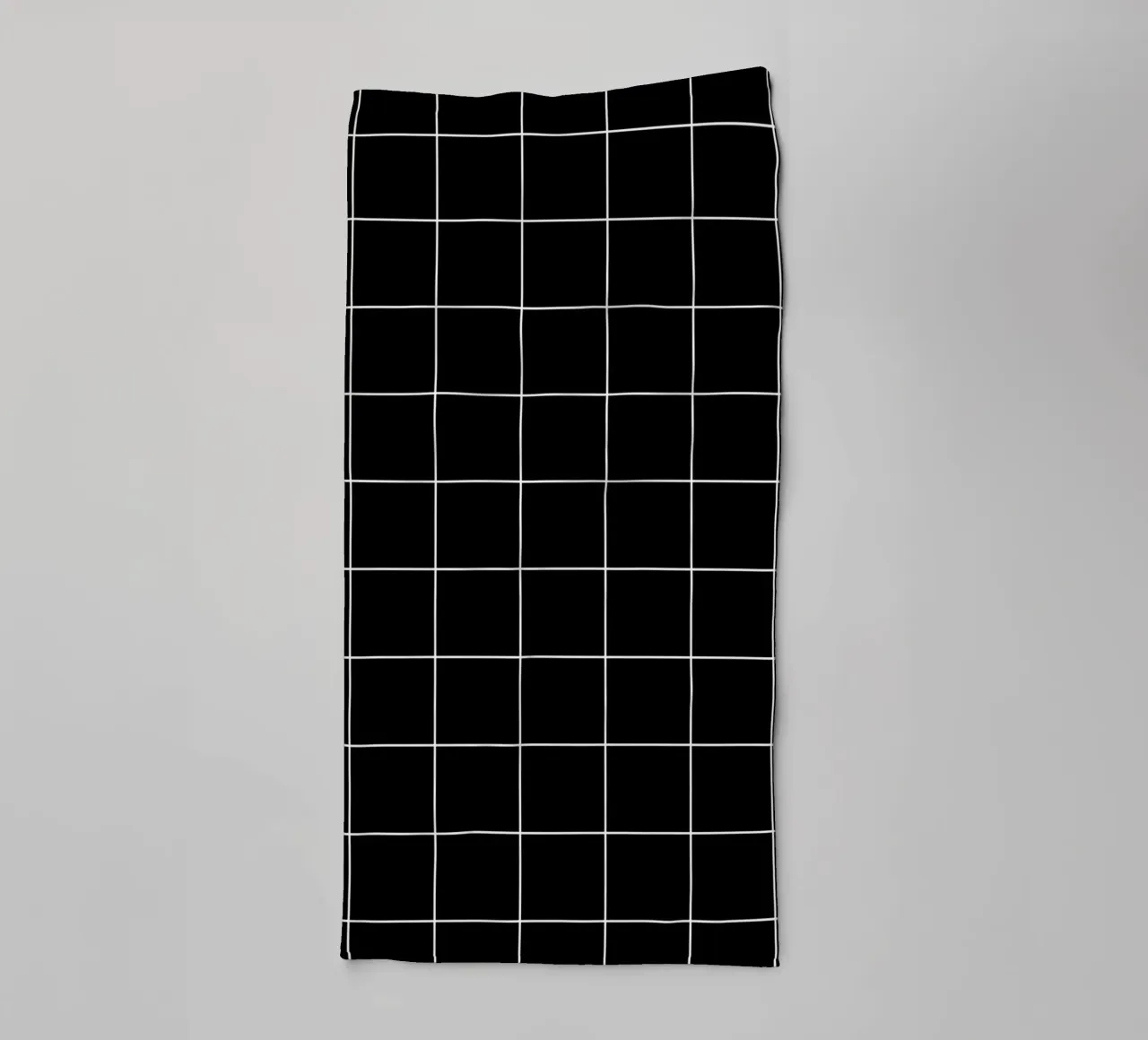 Minimal Basic Klassiek Groot Raster | Wit op Zwart badhanddoek van Beauty in Simplicity