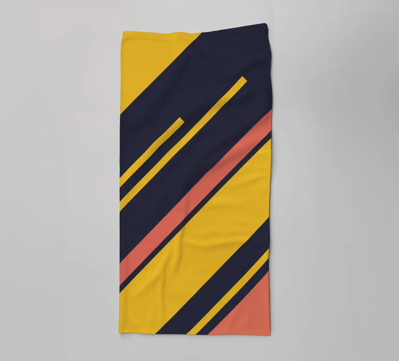 Rayures rétro en bleu corail jaune serviette de bain de Petra Lang