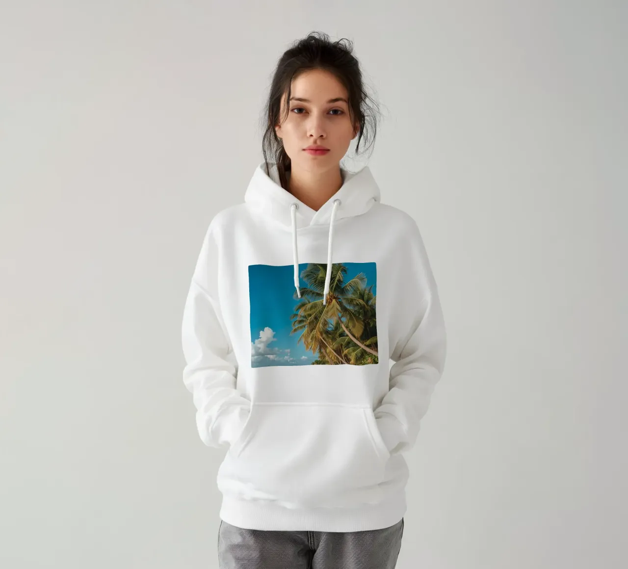 Spiaggia con palme e acqua turchese felpa con cappuccio da DesignDoodle