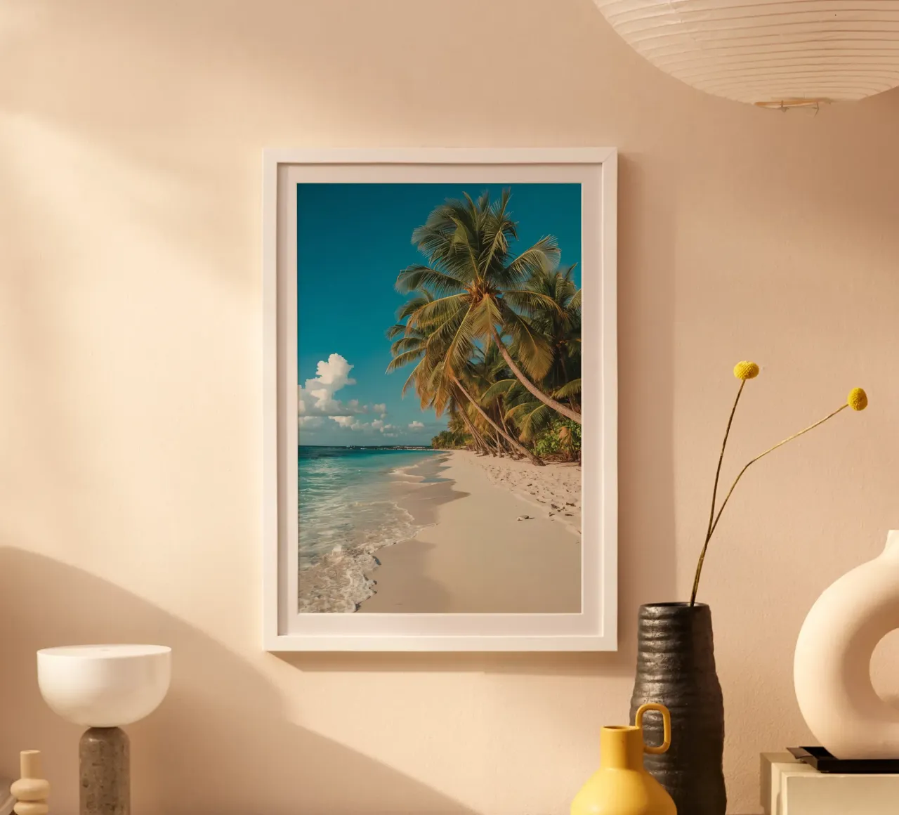 Spiaggia con palme e acqua turchese poster da DesignDoodle