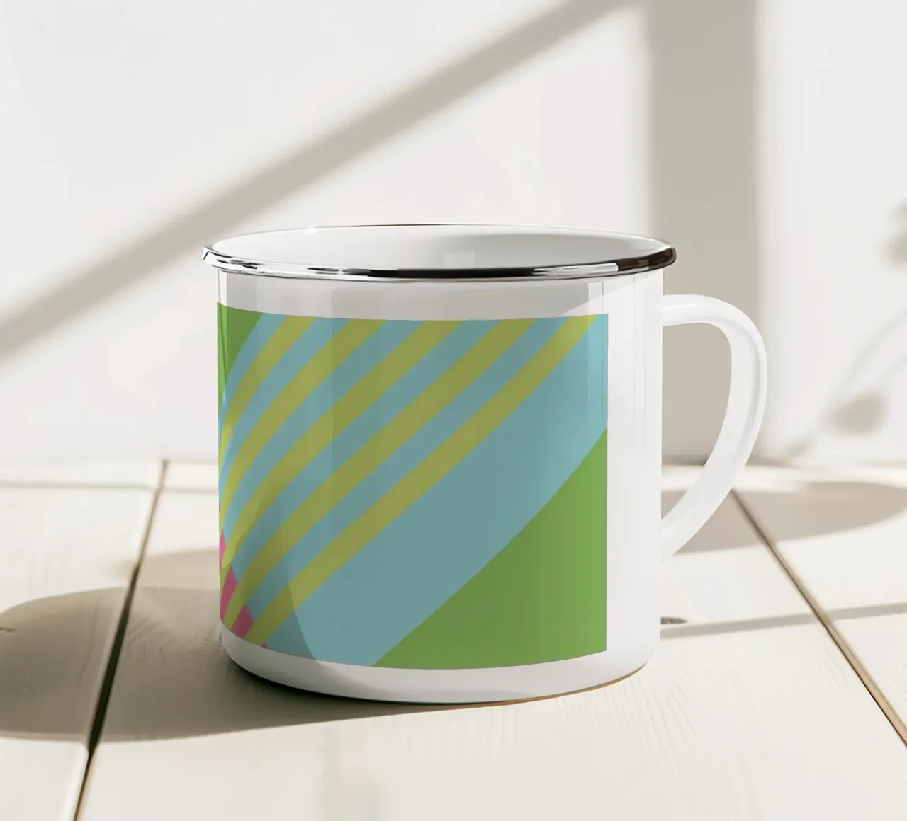 Strisce retrò vintage senza tempo in rosa e verde tazza in smalto da Petra Lang