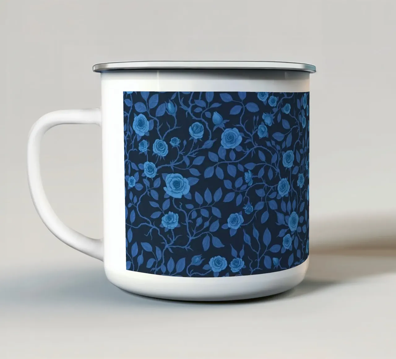 Rose selvatiche in blu tazza in smalto da Painted Nature