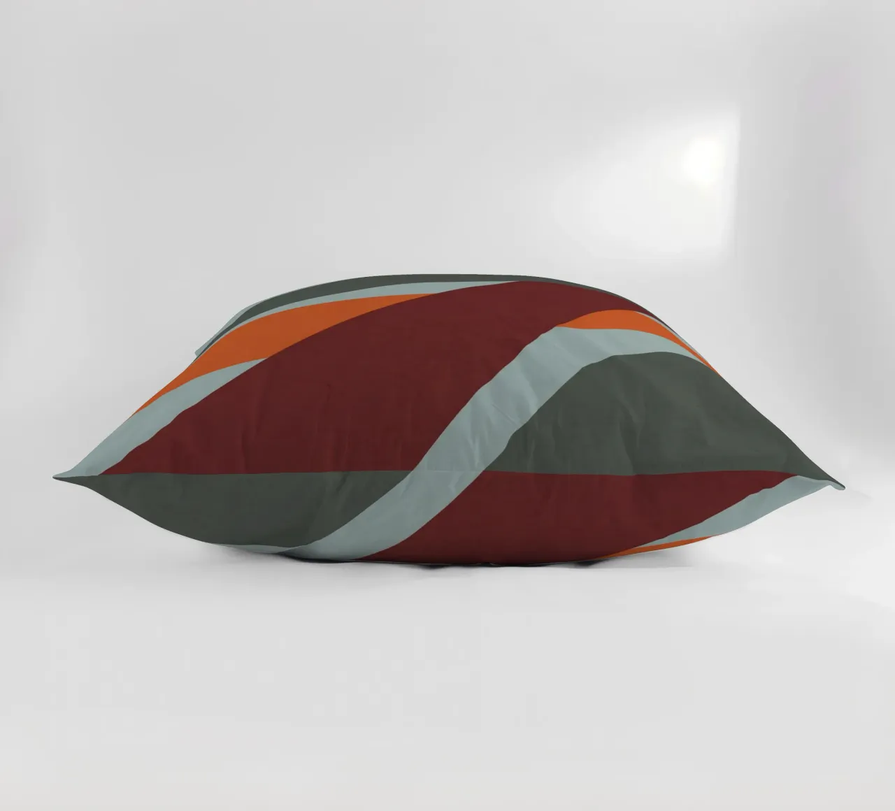 Design geometrico retrò in arancione e verde oliva cuscino da Petra Lang