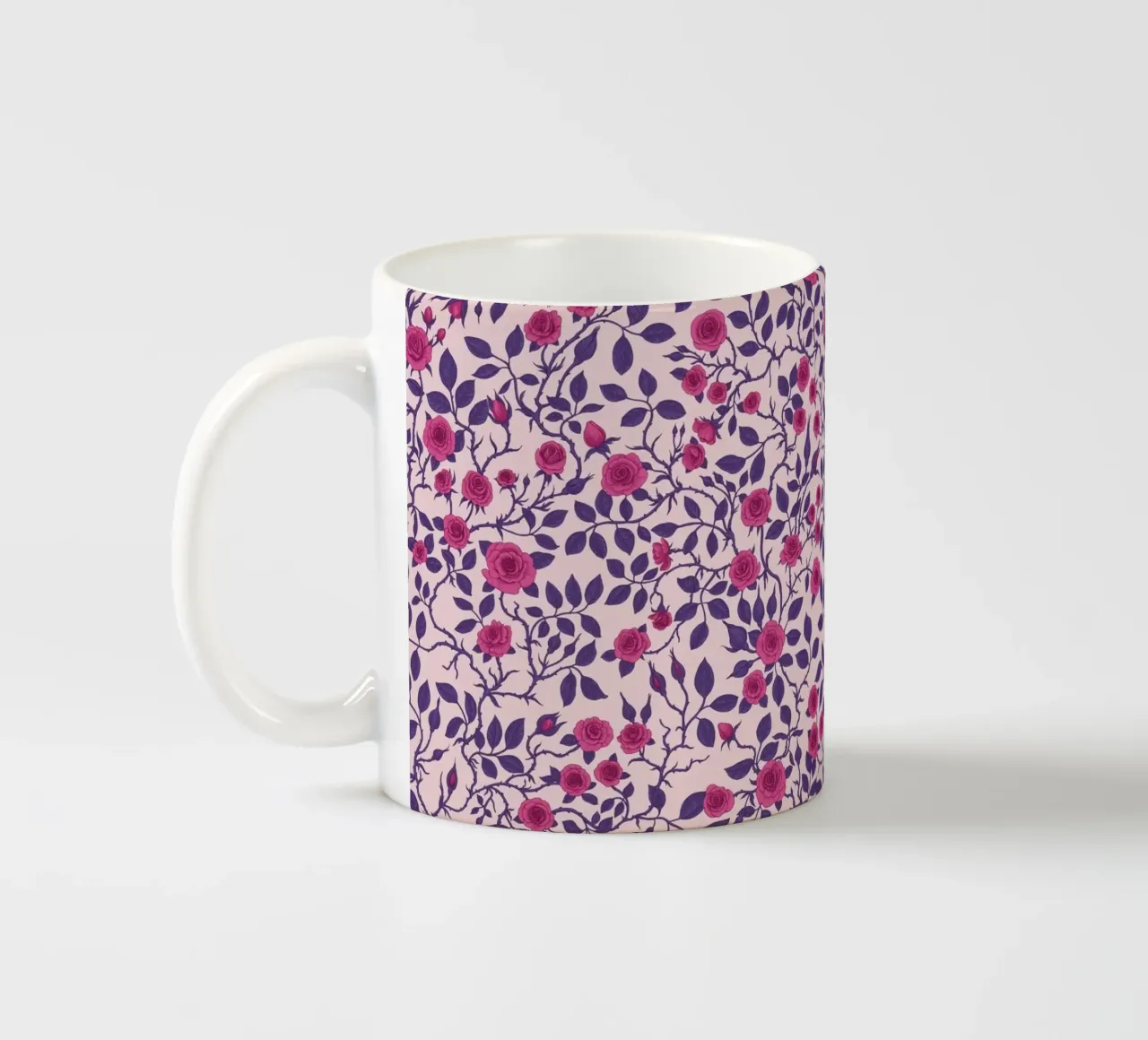 Rose selvatiche in rosa e viola tazza in ceramica da Painted Nature