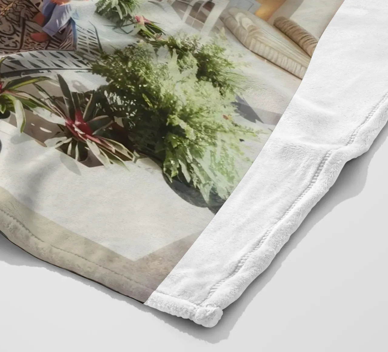 Mutter und Kind zu Hause - Slim Aarons Fleecedecke von The Poster UK