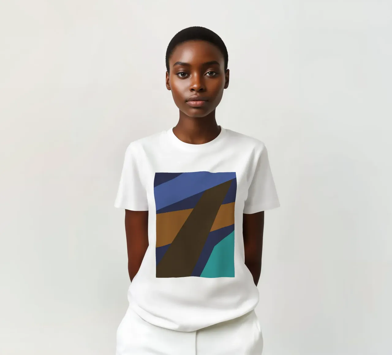 Design geometrico retrò in blu, marrone e verde mare t-shirt da Petra Lang
