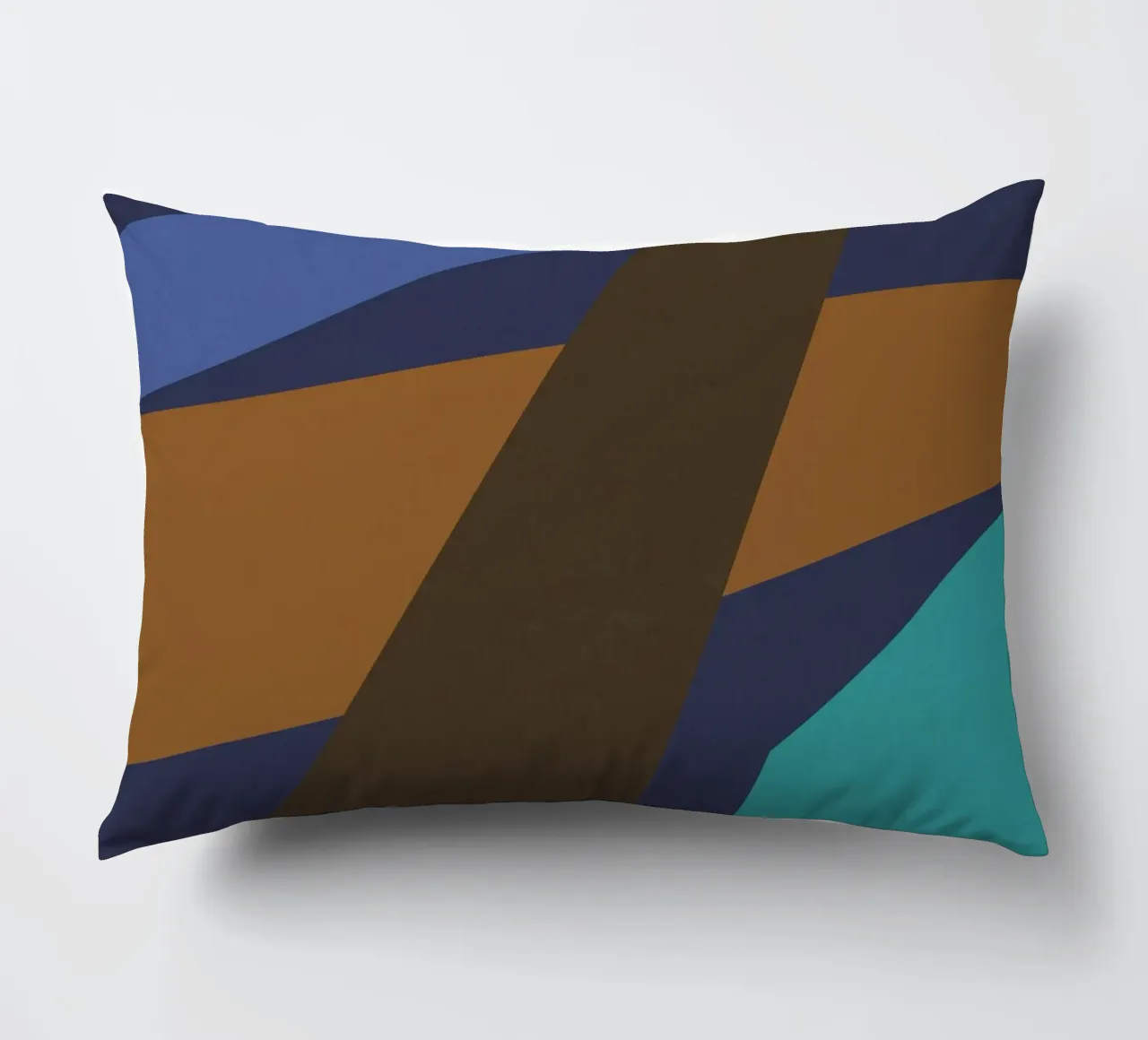Design geometrico retrò in blu, marrone e verde mare cuscino da Petra Lang