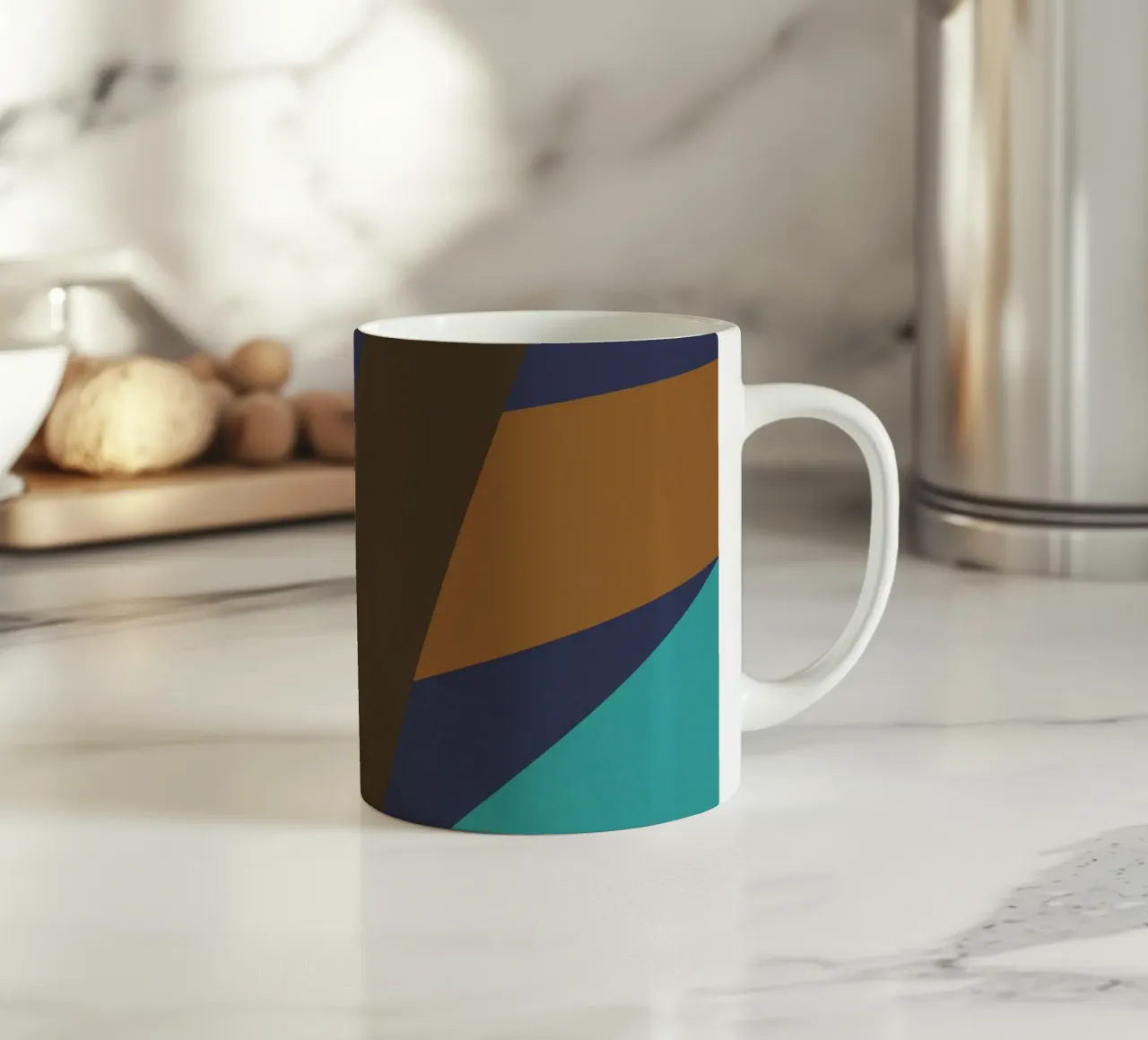Design geometrico retrò in blu, marrone e verde mare tazza in ceramica da Petra Lang