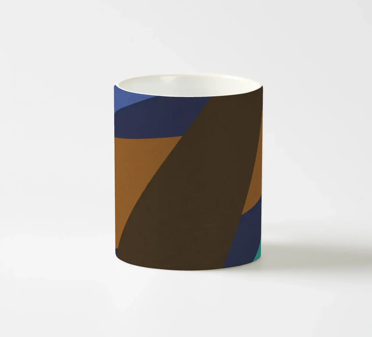 Design geometrico retrò in blu, marrone e verde mare tazza in ceramica da Petra Lang