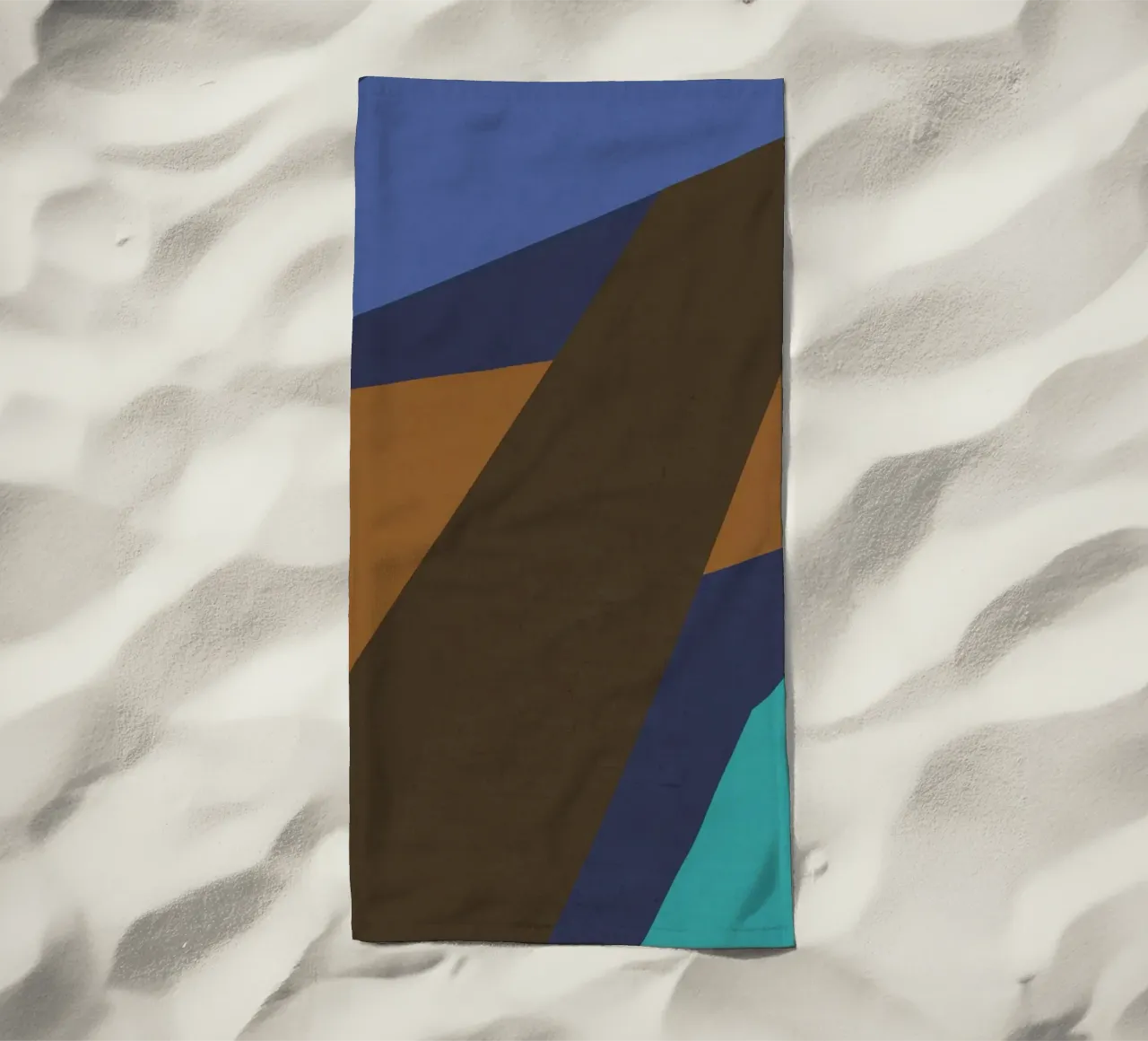 Design geometrico retrò in blu, marrone e verde mare telo mare da Petra Lang