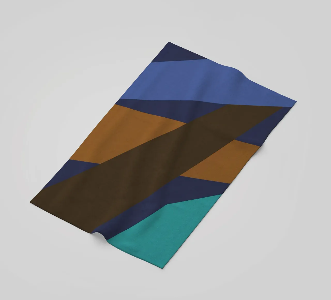 Design geometrico retrò in blu, marrone e verde mare telo mare da Petra Lang
