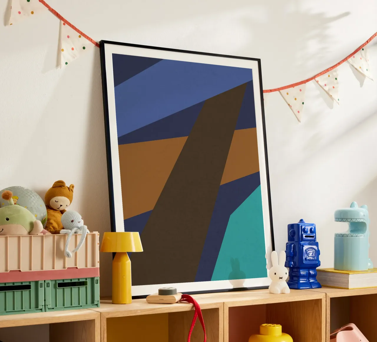 Design geometrico retrò in blu, marrone e verde mare poster con telaio in plastica da Petra Lang