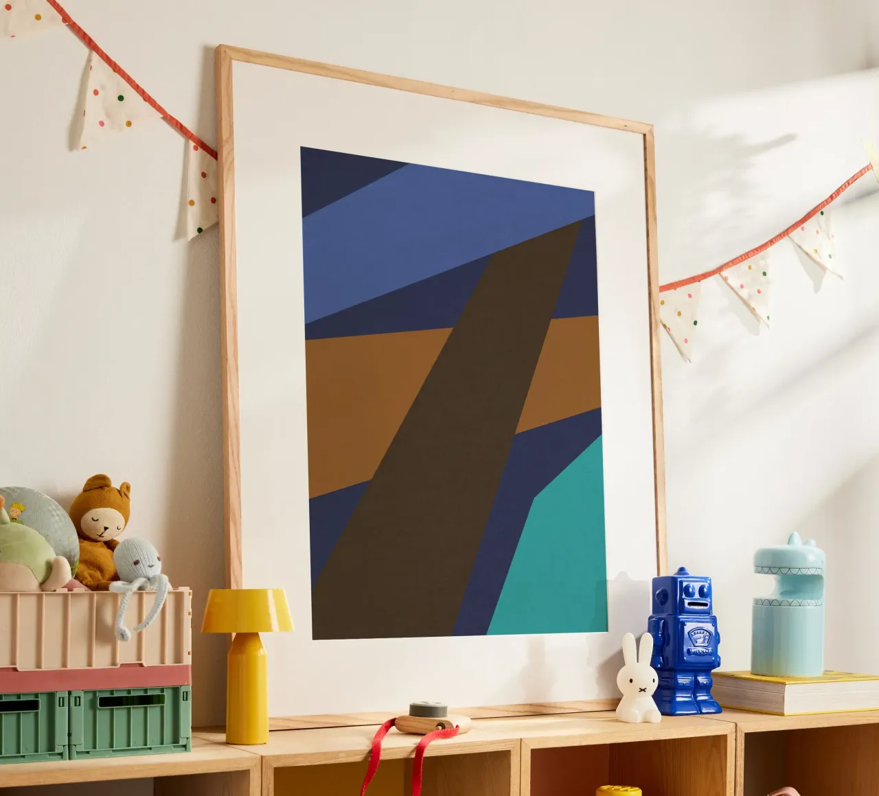 Design geometrico retrò in blu, marrone e verde mare poster con telaio in plastica da Petra Lang